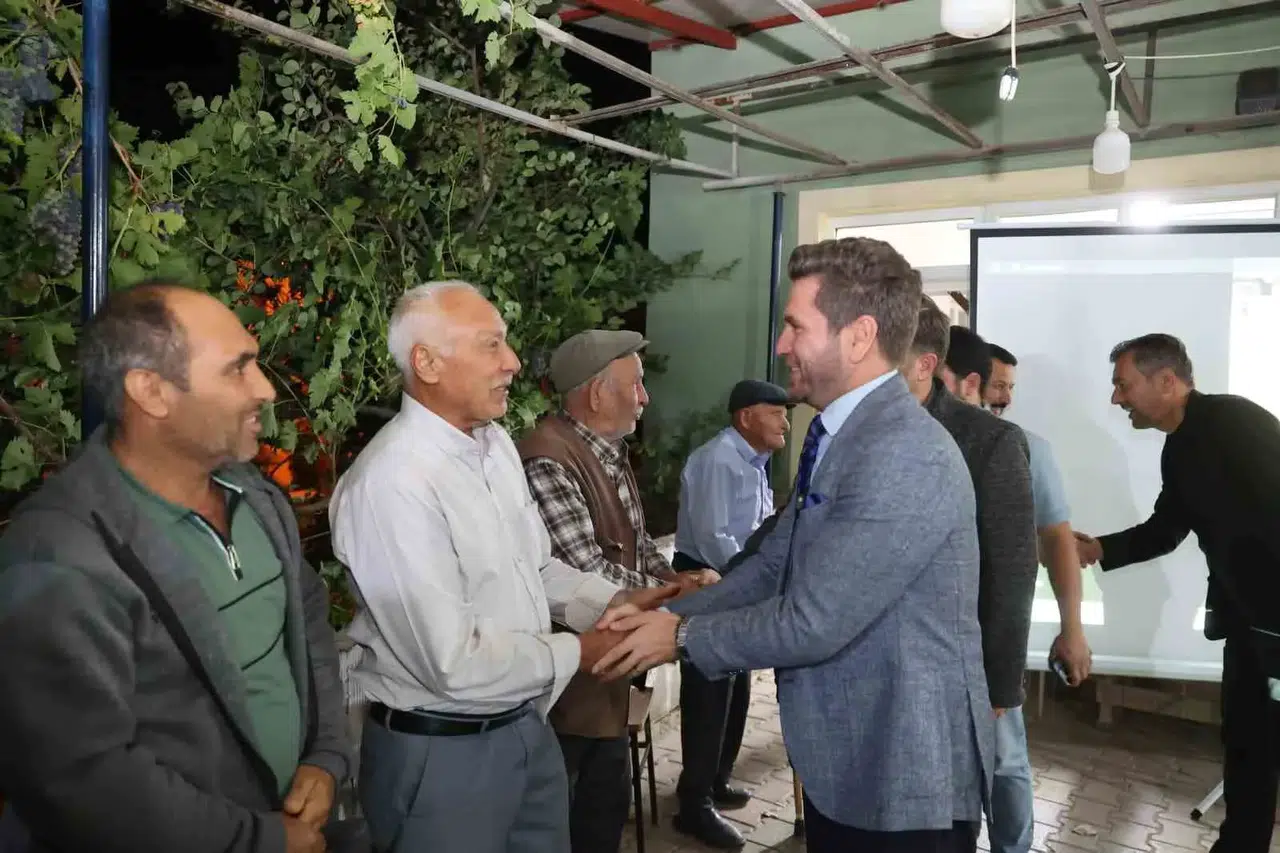 Tavas’ta yerel yönetimden doğrudan temas: Kozlar sakinleri taleplerini başkana iletti