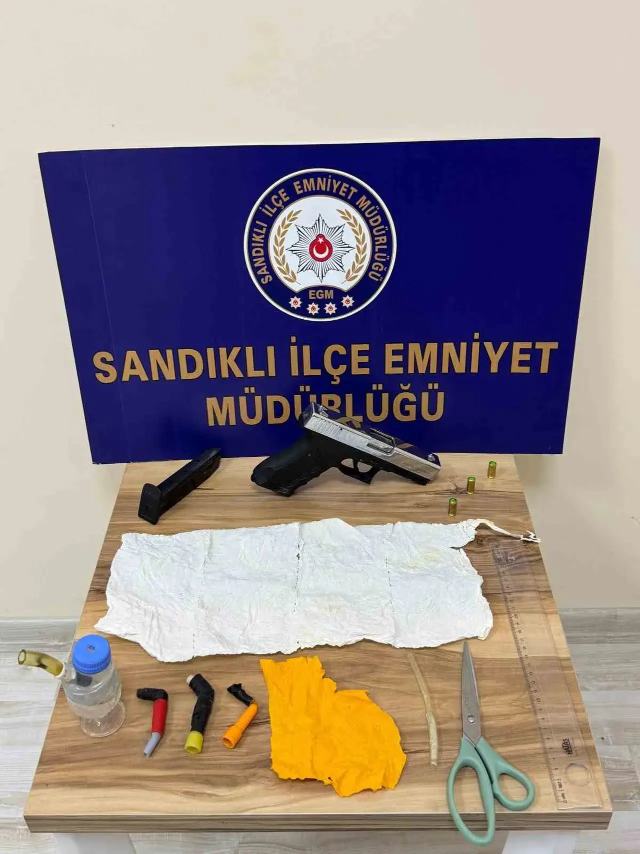 Sandıklı'da zehir tacirlerine ağır darbe: 900 içimlik uyuşturucu ele geçirildi