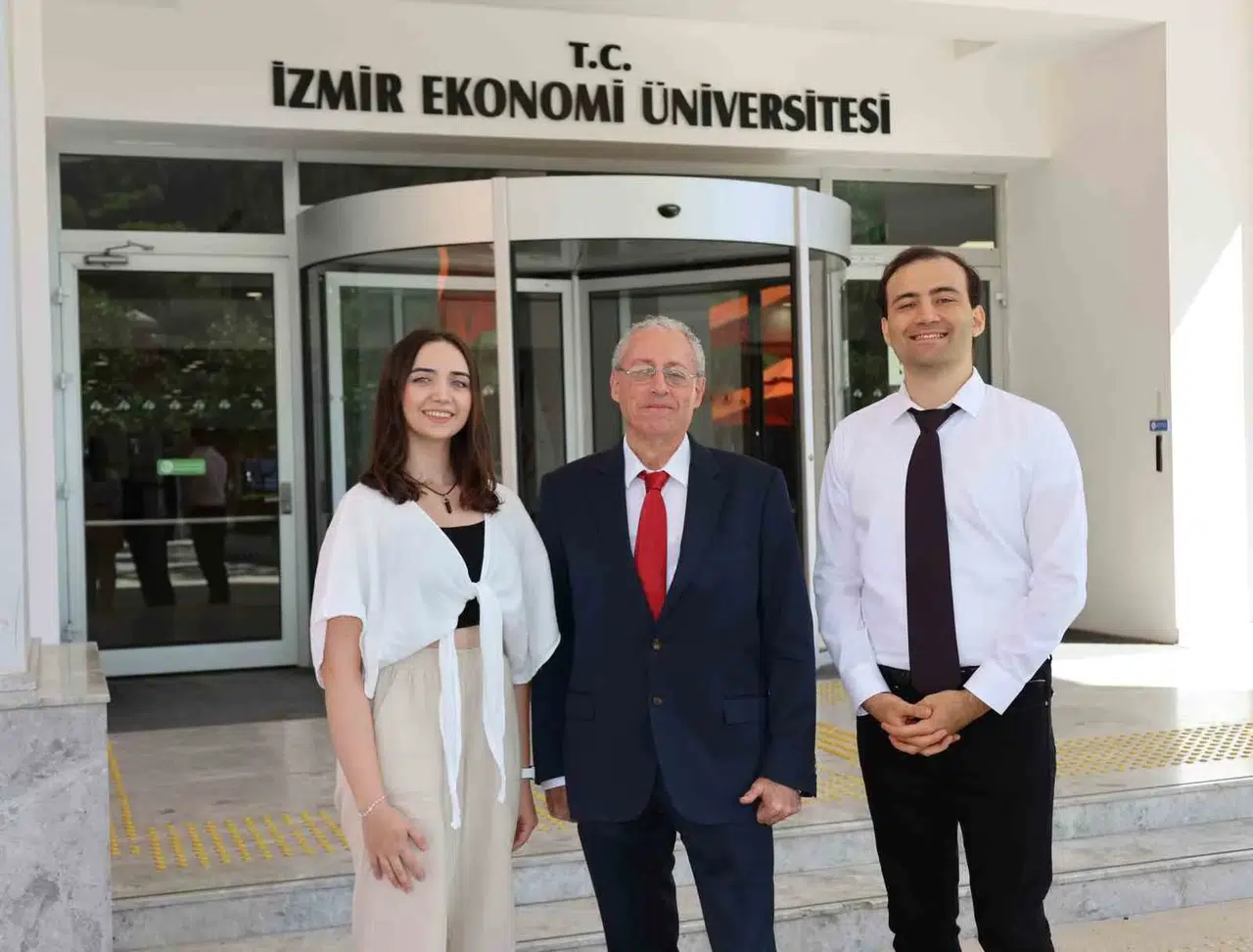İzmirli genç mühendislerin uzay yolculuğu: İtalya’nın kapılarını araladılar