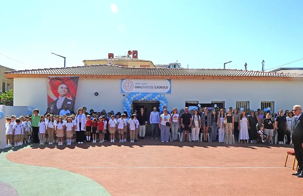 Çeşme’de çifte heyecan: Hem yeni eğitim yılı hem de yenilenen okulun açılışı yapıldı