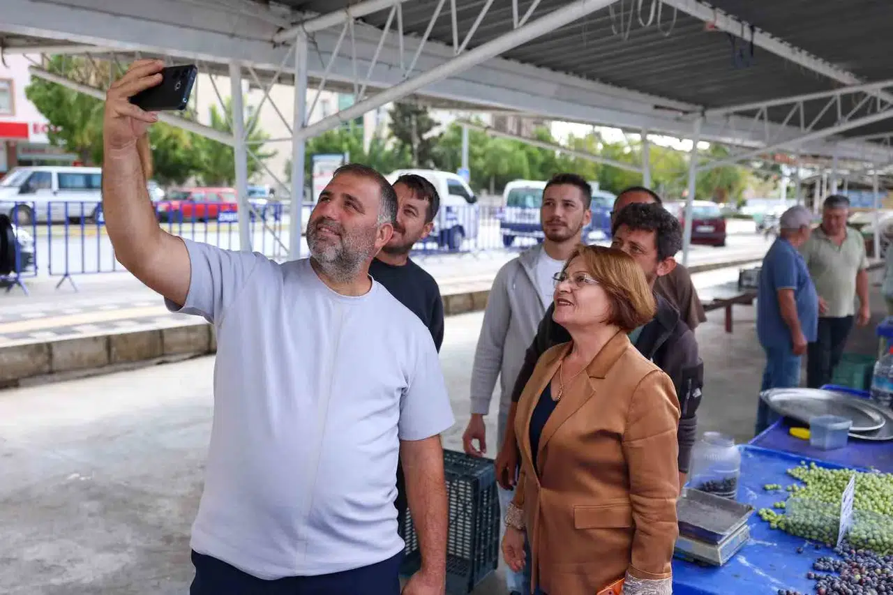 Didim'de üreticinin yüzü güldü: Zeytin Pazarı kapılarını açtı
