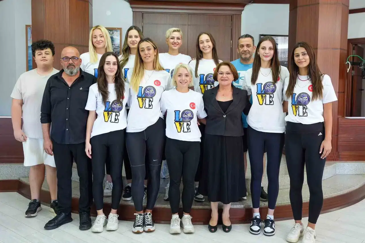 Didim’in voleybol rotası şampiyonluğa çevrildi: İddialı imza töreni