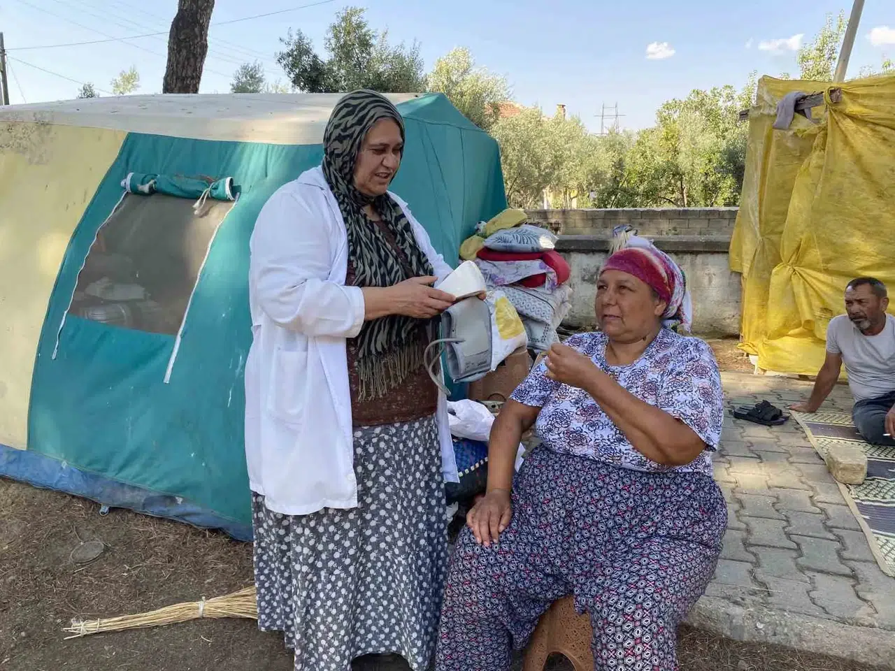 Sağlık hizmeti bağlara kadar geldi: Mevsimlik işçilere yerinde tarama