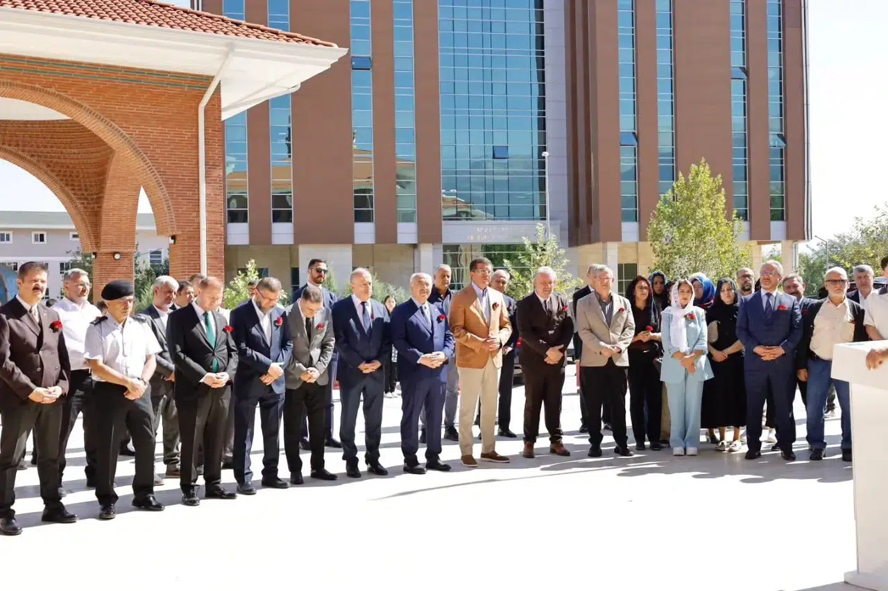 Denizli’de manevi iklim: Mukaddes emanetler kapılarını açtı