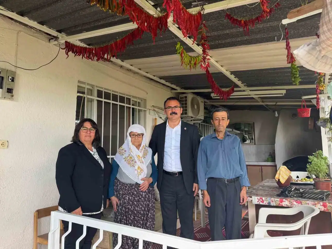 Sultanhisar'da kapı kapı dolaşıyor: Devletin sıcak yüzü evlere taşınıyor