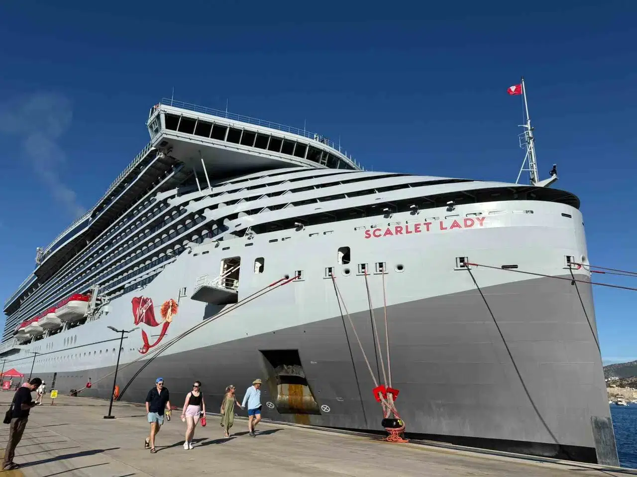 Bodrum limanında dev hareketlilik: Scarlet Lady binlerce turisti ağırladı