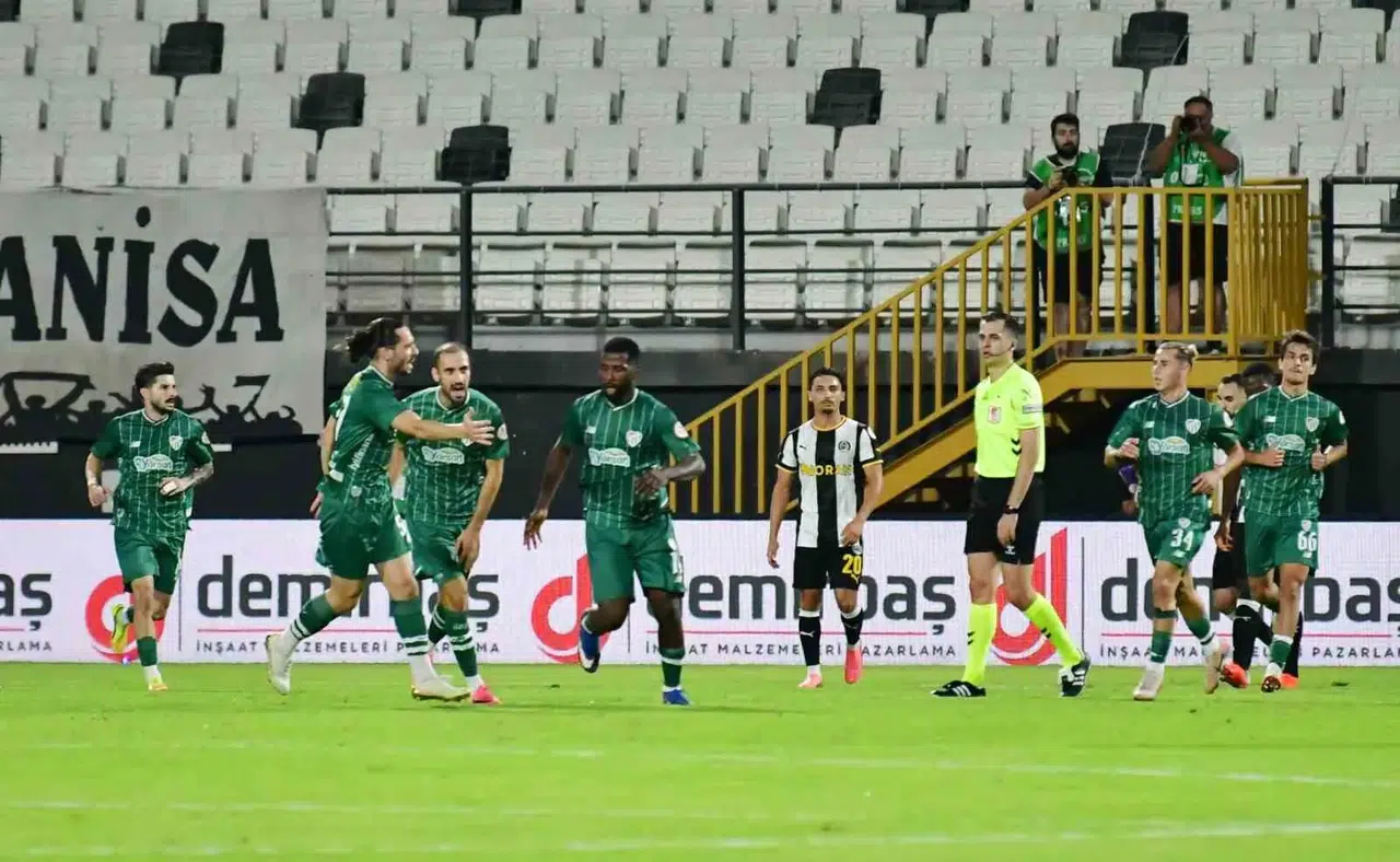 Manisa'da nefes kesen düello: Bursaspor son dakikada güldü