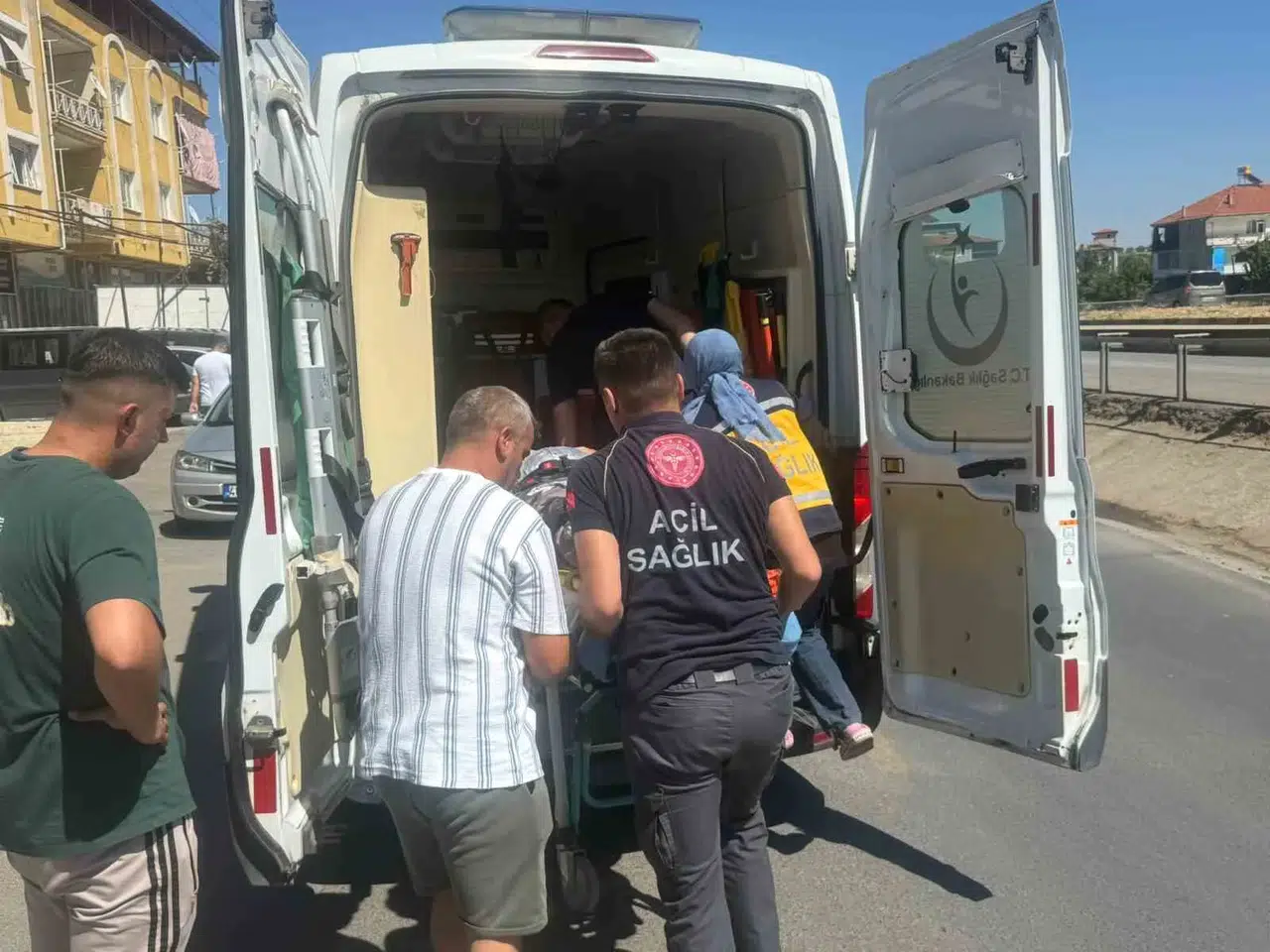 Kula’da yürekleri ağza getiren kaza: Üç tekerlekli bisiklet devrildi