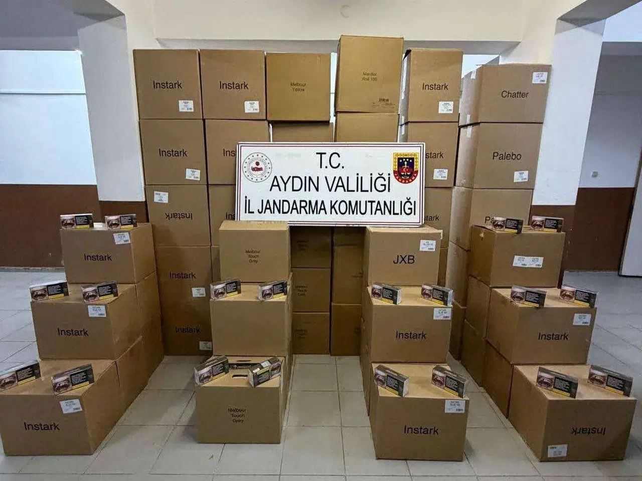 Aydın'da kaçak tütün operasyonu: Milyonluk sevkiyata jandarma engeli