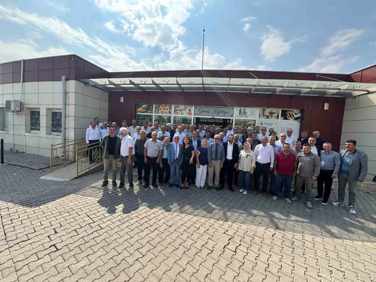 Muhtarlardan gelen talepler Gdz Elektrik ile sahada çözüme kavuşuyor