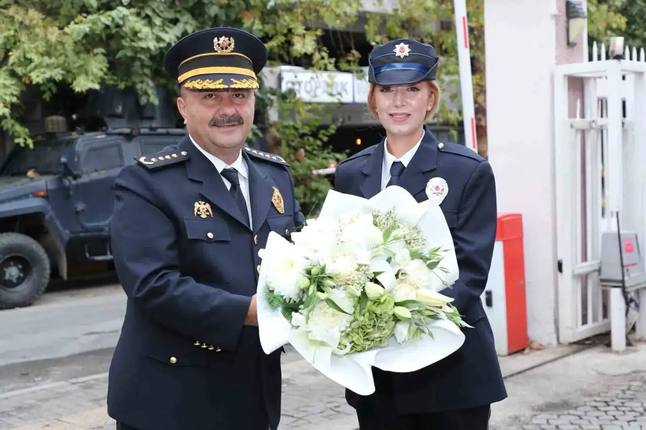 İzmir Emniyetinde bayrak değişimi: Yeni müdür koltuğuna oturdu