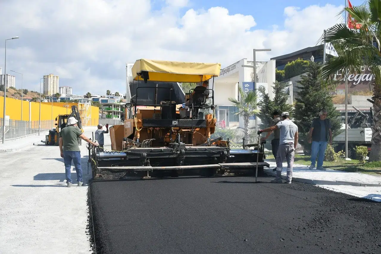 Kuşadası'nda ulaşım konforu için dev hamle: Tek haftada 68 noktada yenileme