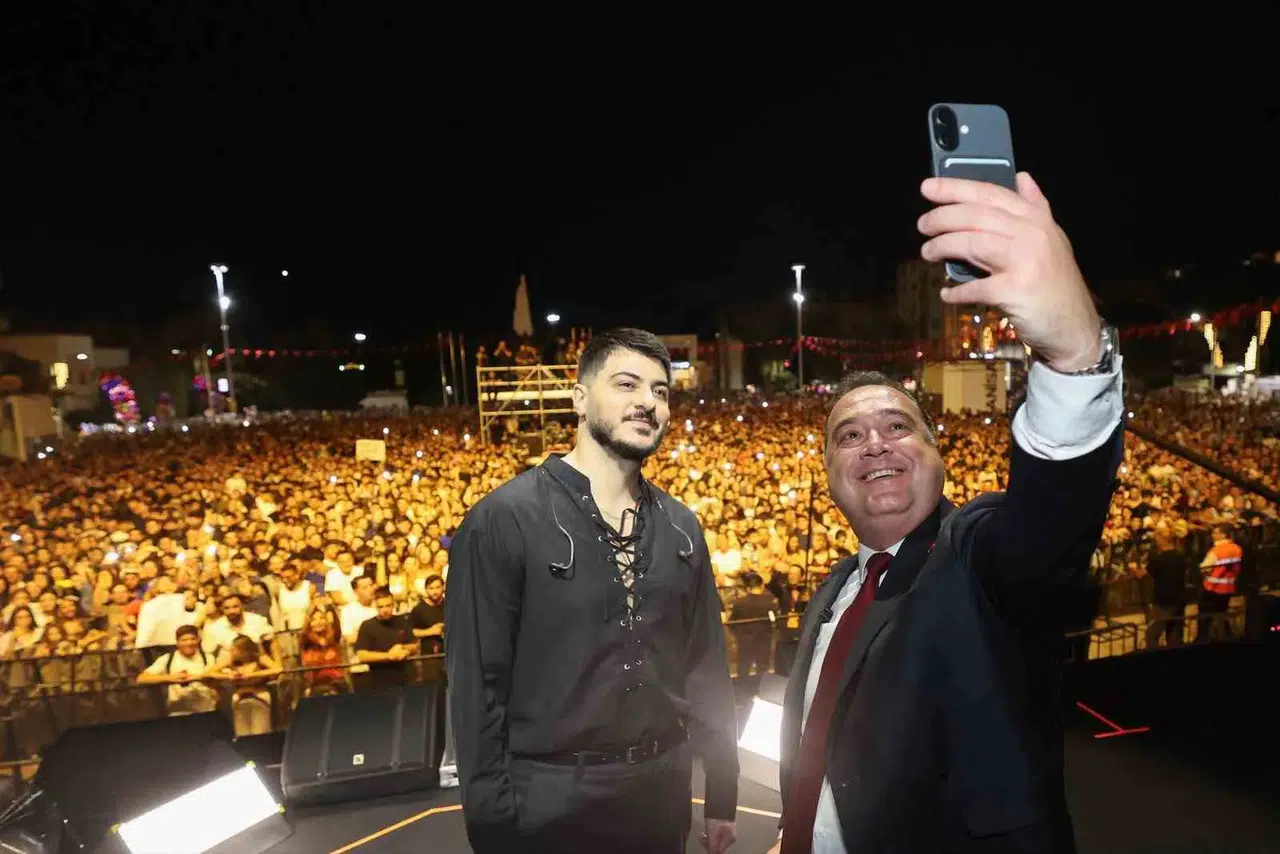 Manisa’da 8 Eylül gururu: Meydanlar Semicenk’in şarkılarıyla yankılandı