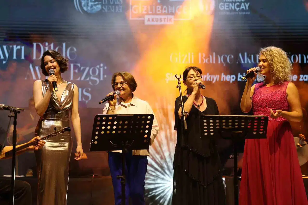 Ege’nin İki Yakası Barış İçin Aynı Sahnede Buluştu: Didim’de 31 Yıllık Gelenek Coşkuyla Başladı