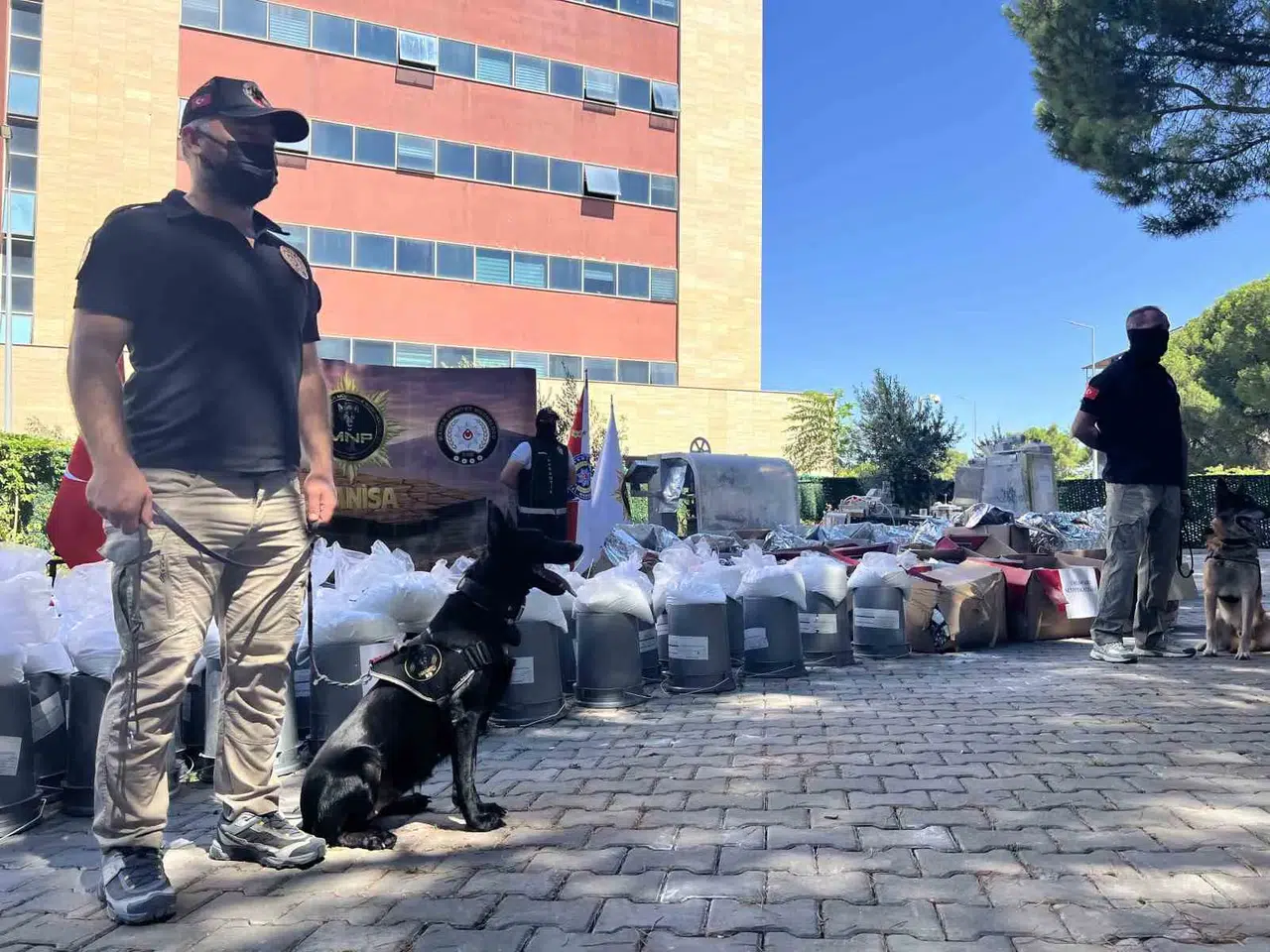 Zehir tacirlerine Manisa merkezli dev darbe: 1 milyar liralık vurgun engellendi