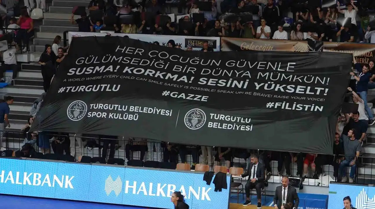 Turgutlu’dan dünyaya çocuk hakları manifestosu: Tribünler tek yürek oldu