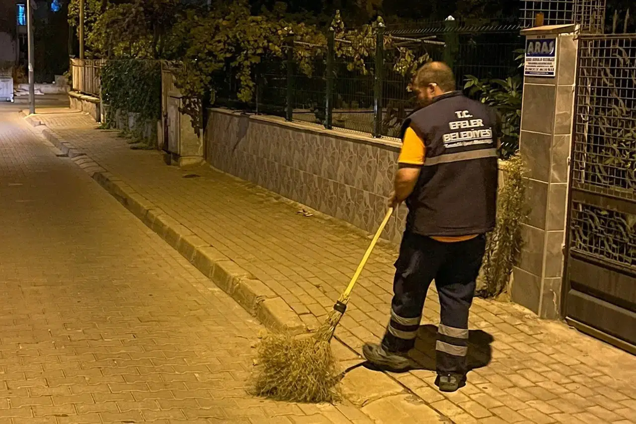 Efeler’de tertemiz bir çevre için mesai saati kavramı kalktı