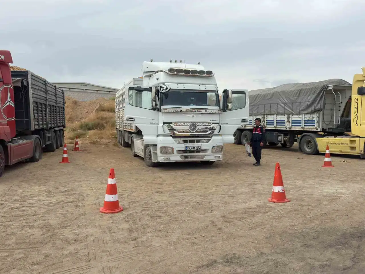 Emirdağ'da tır kabininden acı haber: Şoför koltuğunun arkasında cansız bulundu