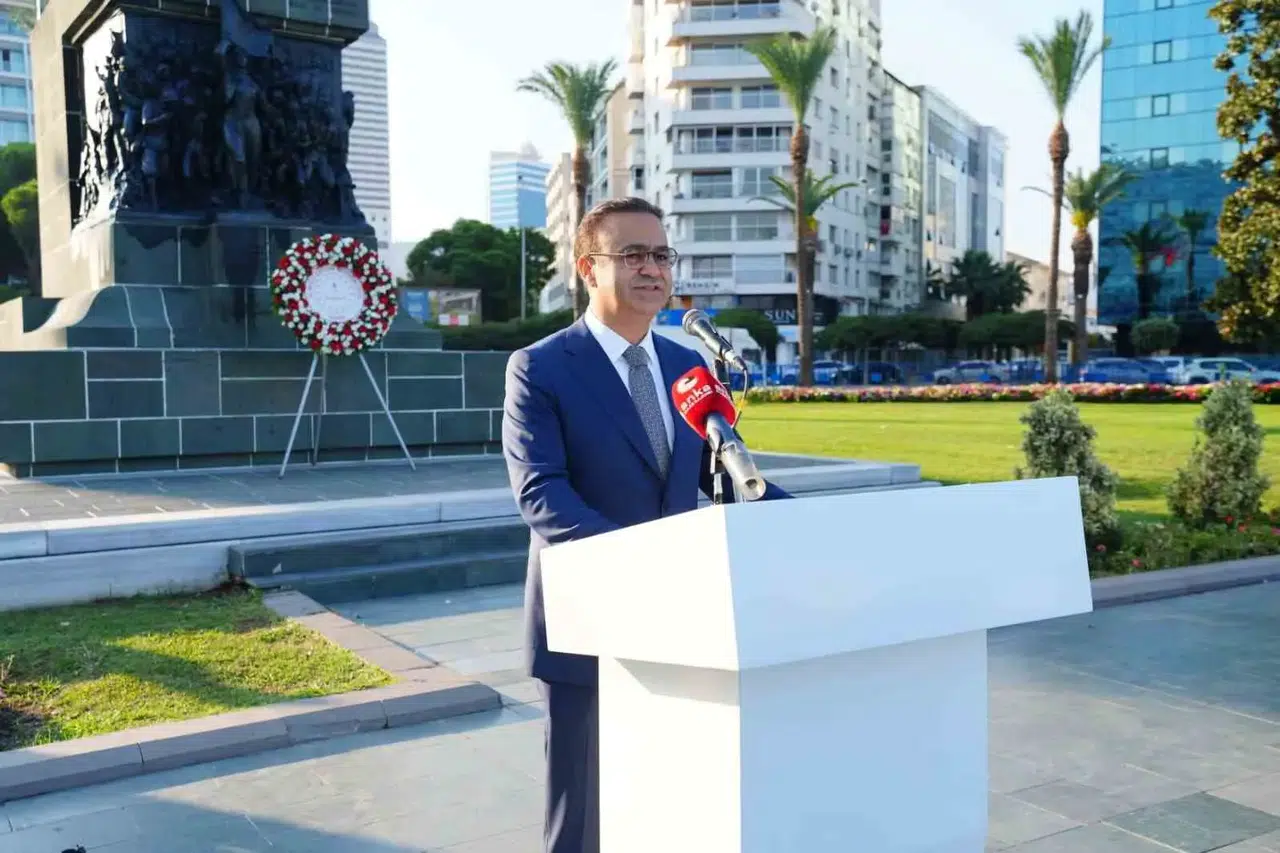 İzmir’de ders zili çaldı: 850 bin öğrenci için yeni dönem başladı