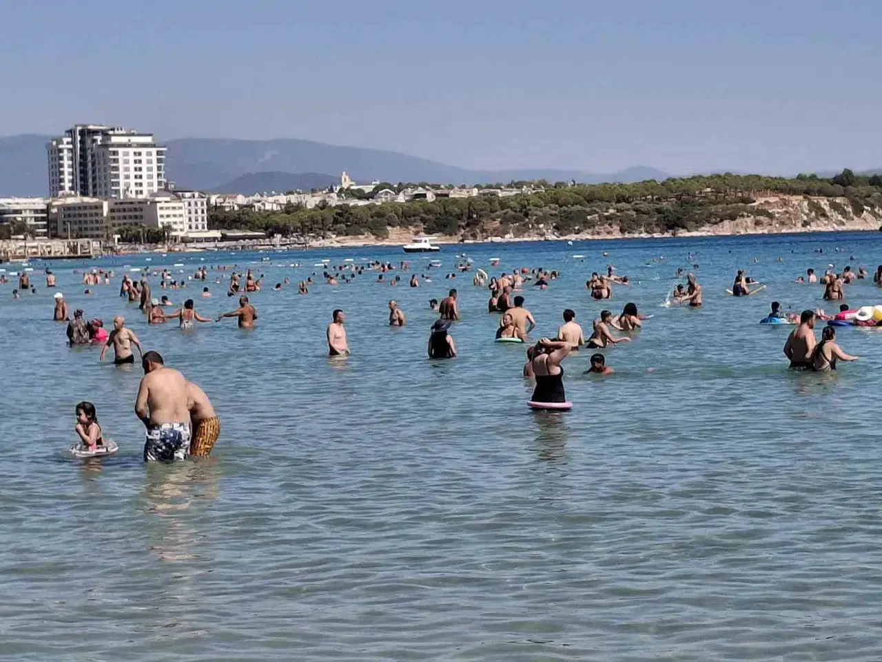 Didim'de takvimler eylülü gösterse de yaz bitmek bilmiyor