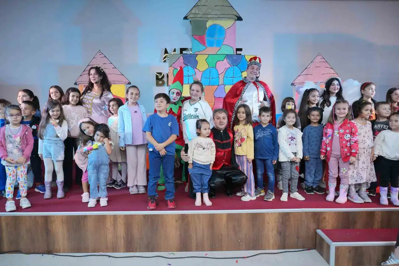 Muğla’da miniklerin sanat şöleni: Gökyüzü uçurtmalarla renklendi