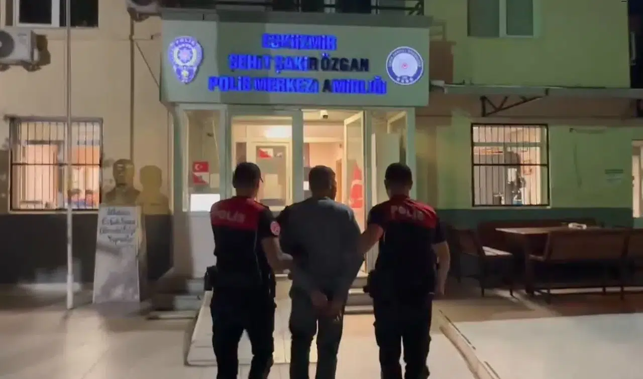 İzmir sokaklarında Yunus timlerine yakalandı: 21 yıllık hapis cezası vardı