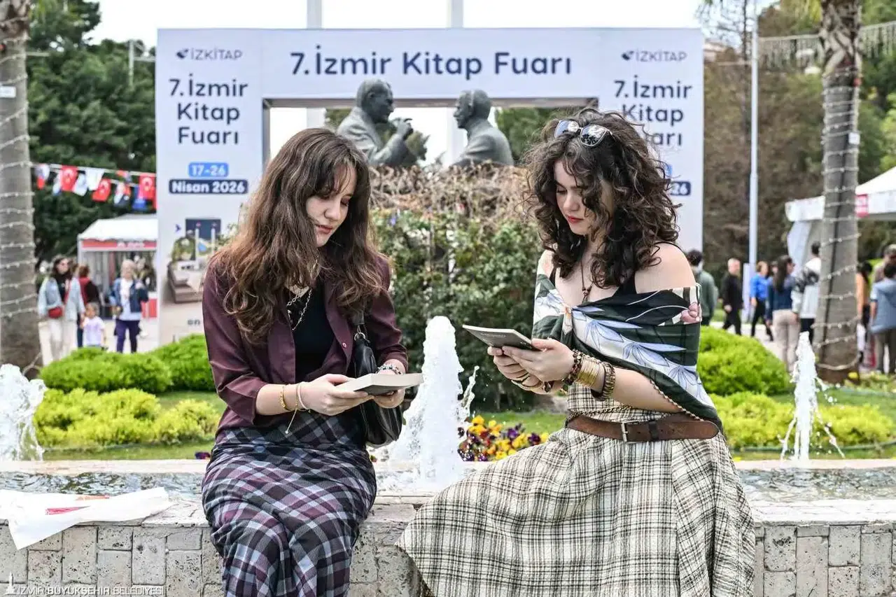 Sonbaharın Kalbi Kültürpark’ta Atacak: İZKİTAP’ın Sekizinci Buluşması İçin Geri Sayım Başladı