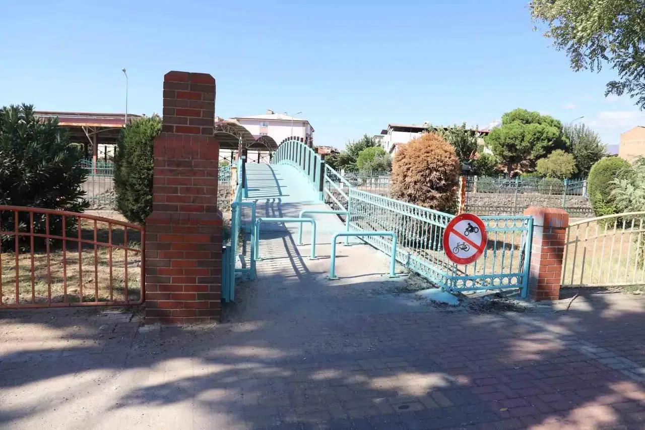 Nazilli’de köprü trafiğine neşter: Yayalar rahat bir nefes alacak