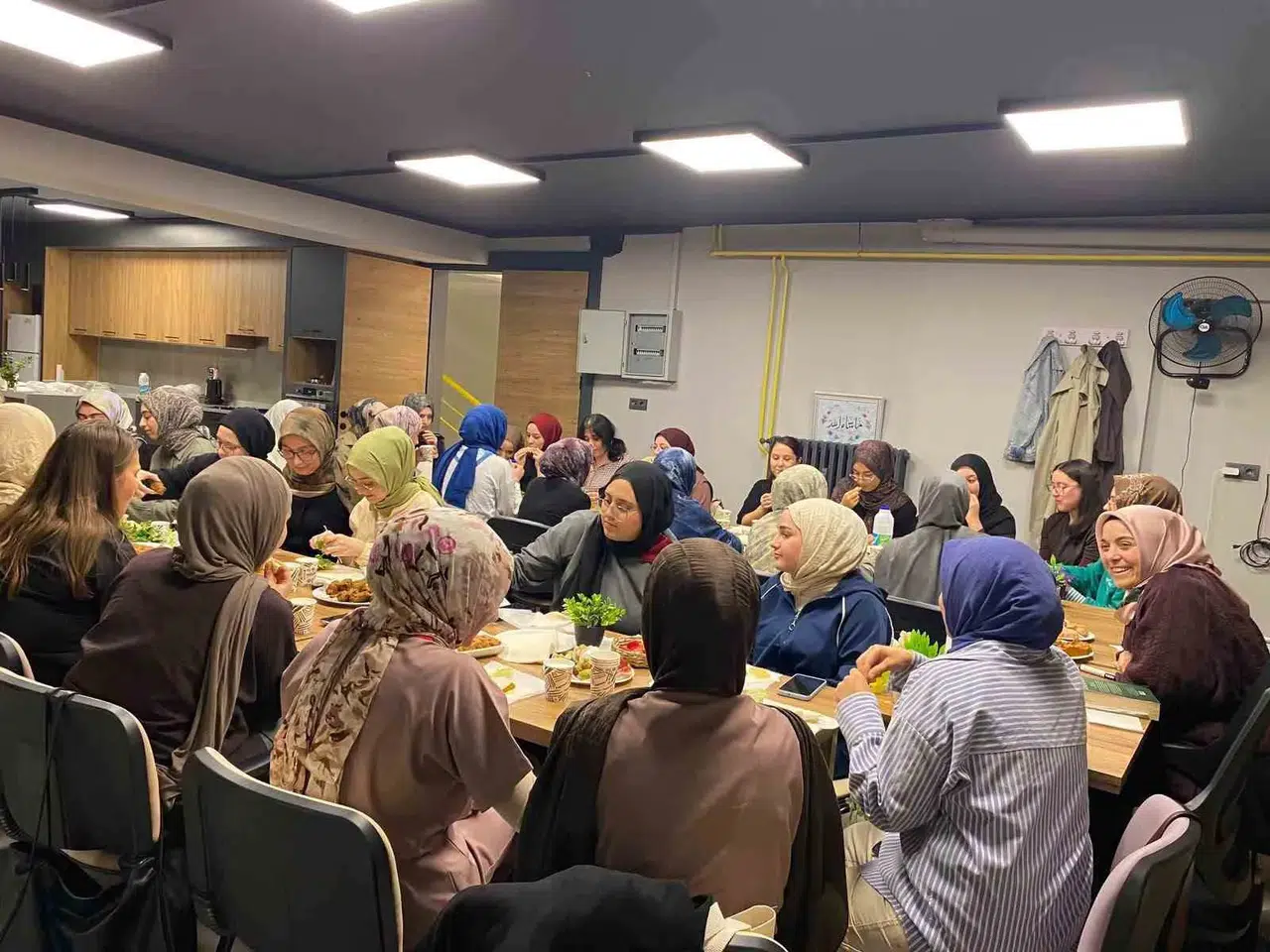 AFSÜ öğrencileri manevi duraklarda buluşuyor: Haftalık sohbetler başladı