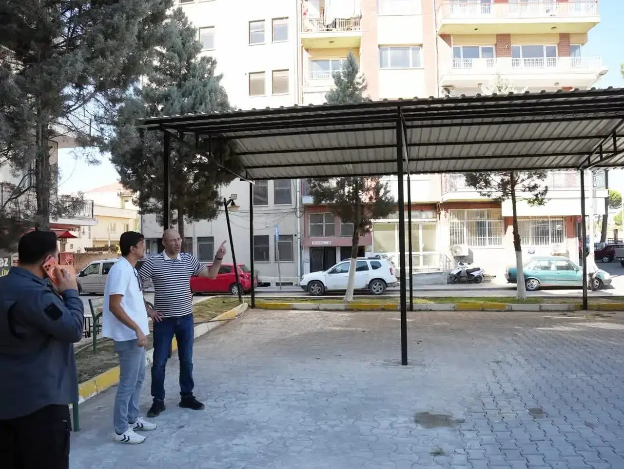 Germencik’te yolcuların konforu için yeni dönem: Duraklara gölgelik çözümü
