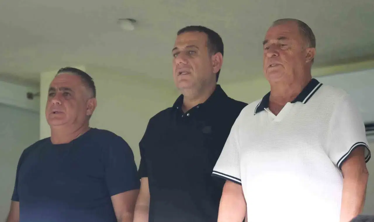 Bodrum'da sürpriz konuk: Fatih Terim tribündeki yerini aldı