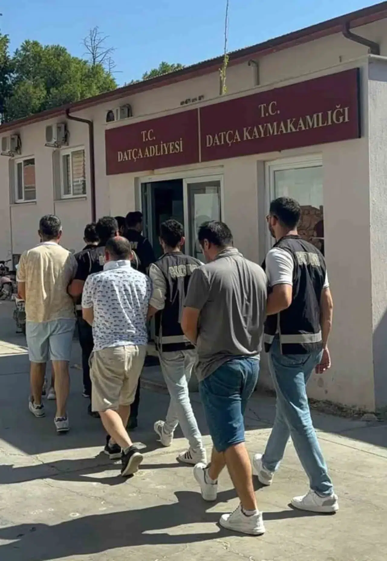 Ege'de gece yarısı operasyonu: FETÖ firarilerine tekne baskını