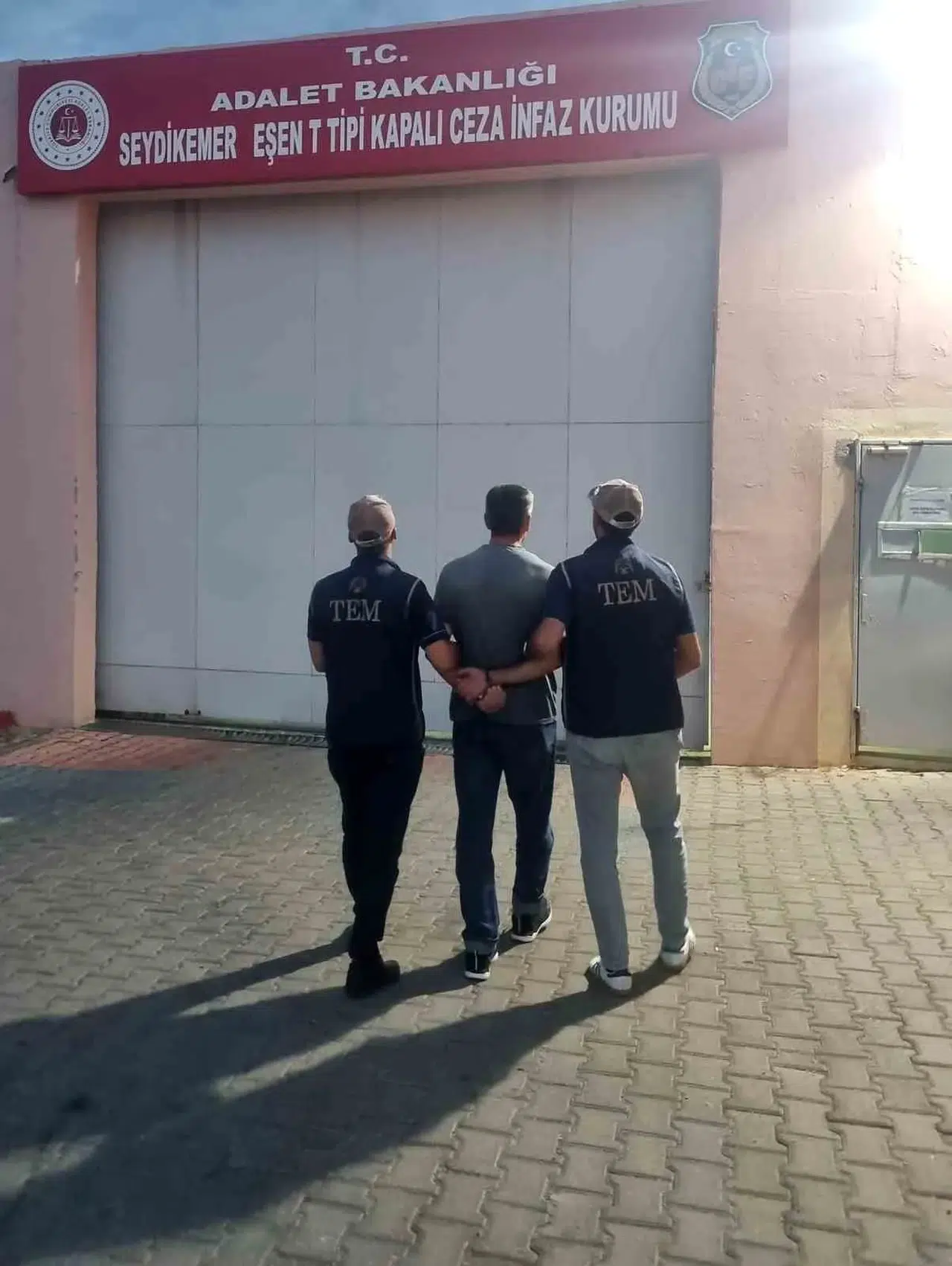 FETÖ firarisi eski polise Dalaman'da kıskıvrak operasyon