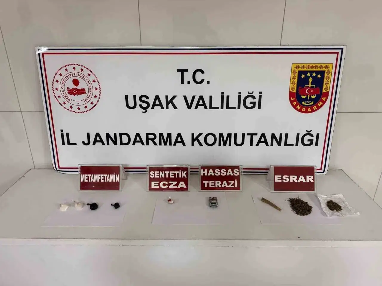 Uşak’ta zehir tacirlerine jandarma darbesi: 4 tutuklama