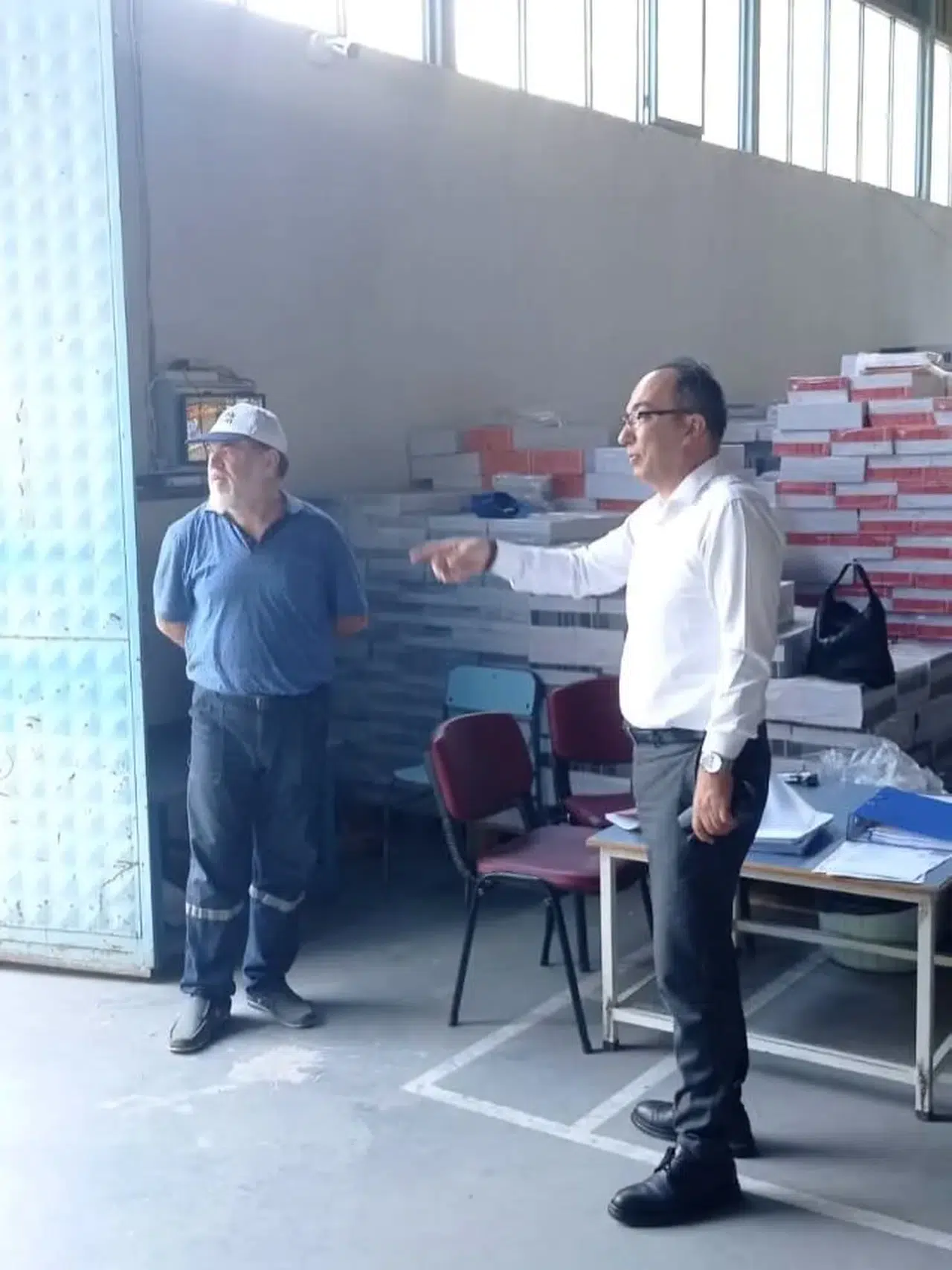 Efeler’de ders zili öncesi hummalı hazırlık: Kitaplar raflara diziliyor