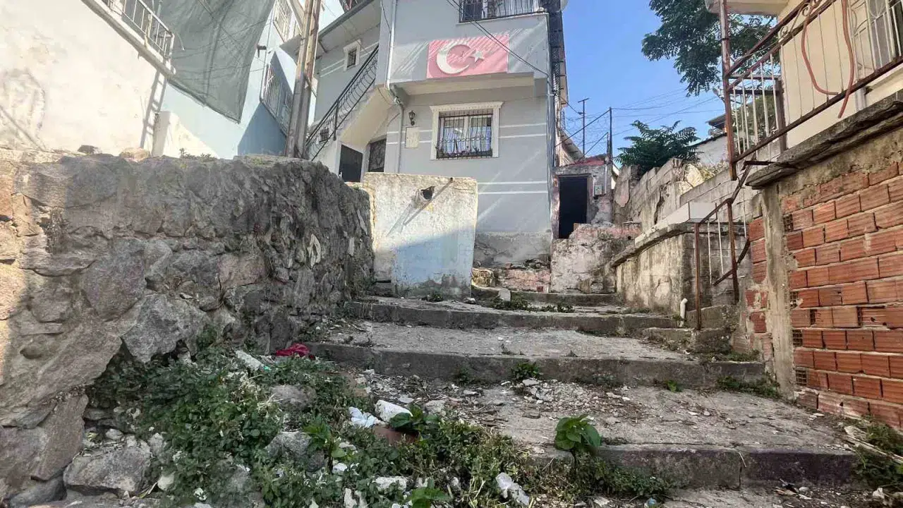 İzmir’de eski koca dehşeti: Kezzap attığı eski kar