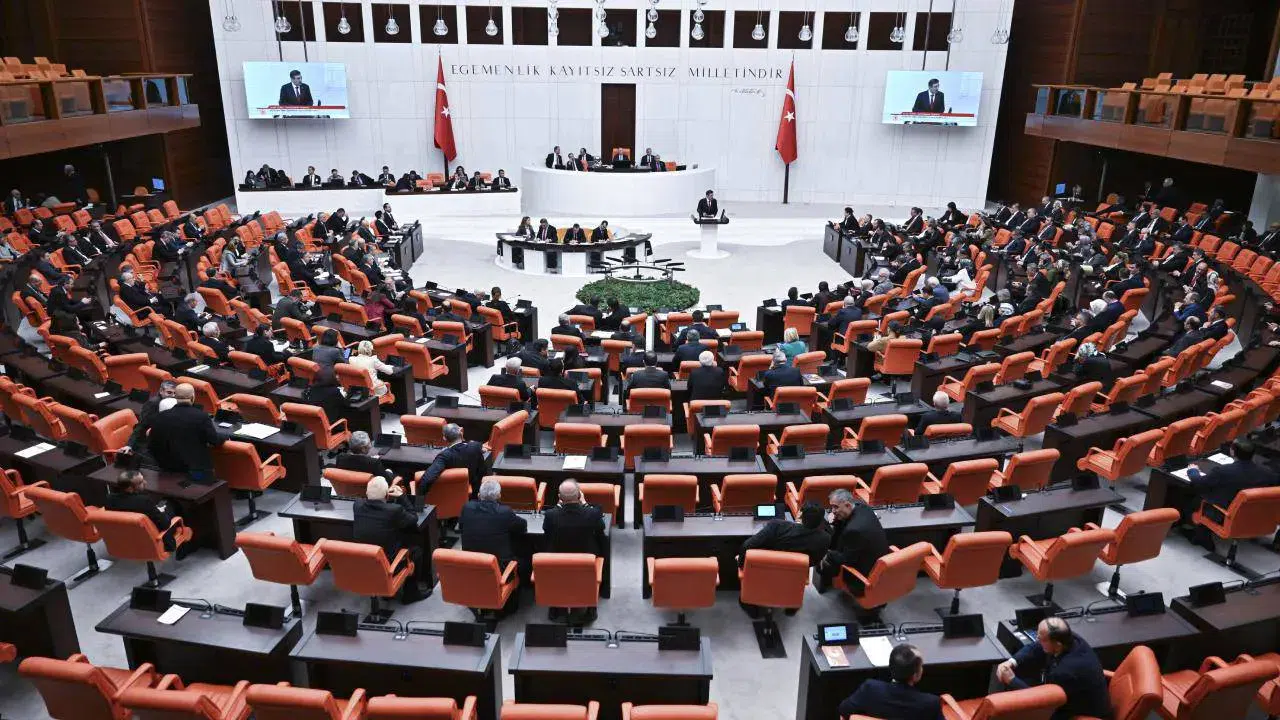 Meclis'te 'KPSS' kavgası: O koltuğa nasıl oturdun?