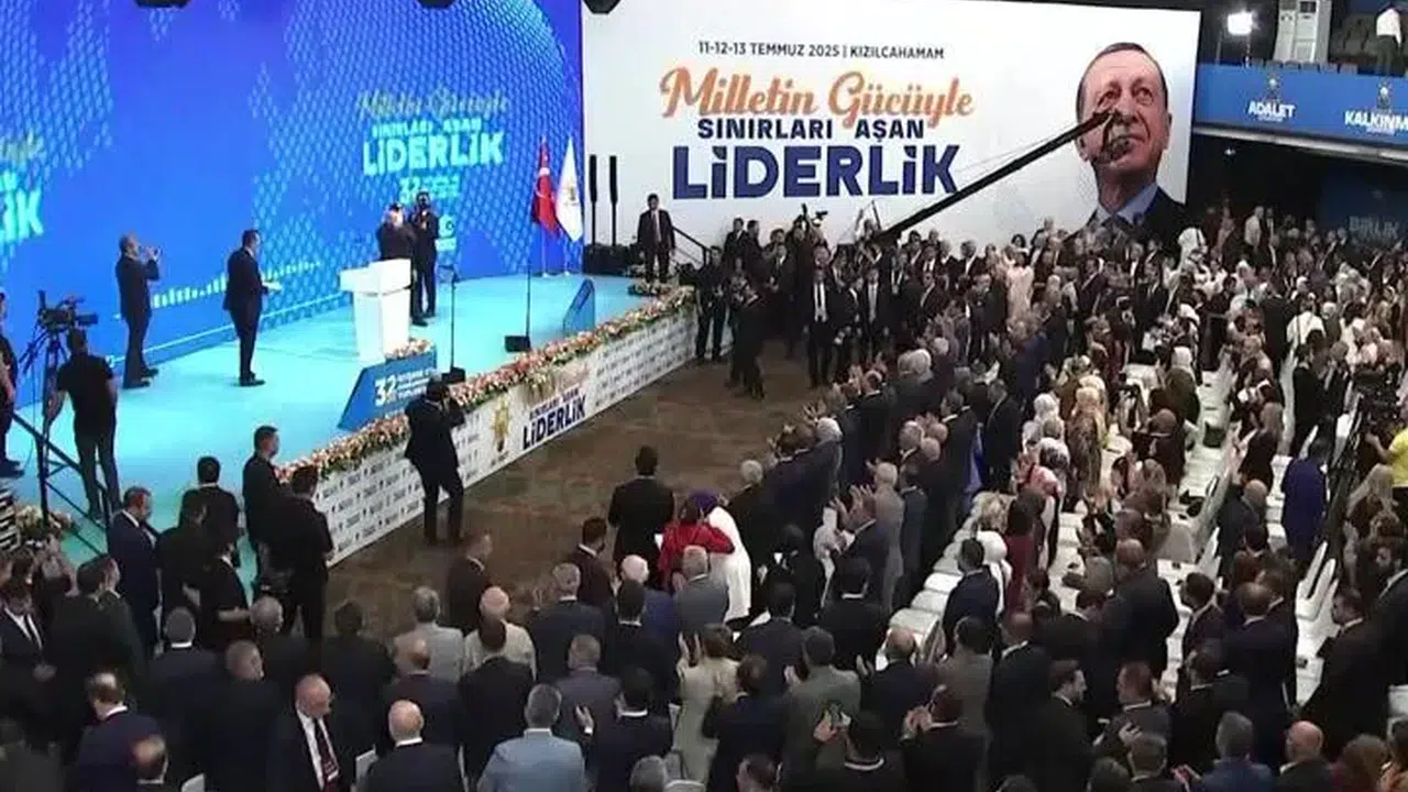 AK Parti kritik kamp için toplanıyor: Masadaki dosyalar nele