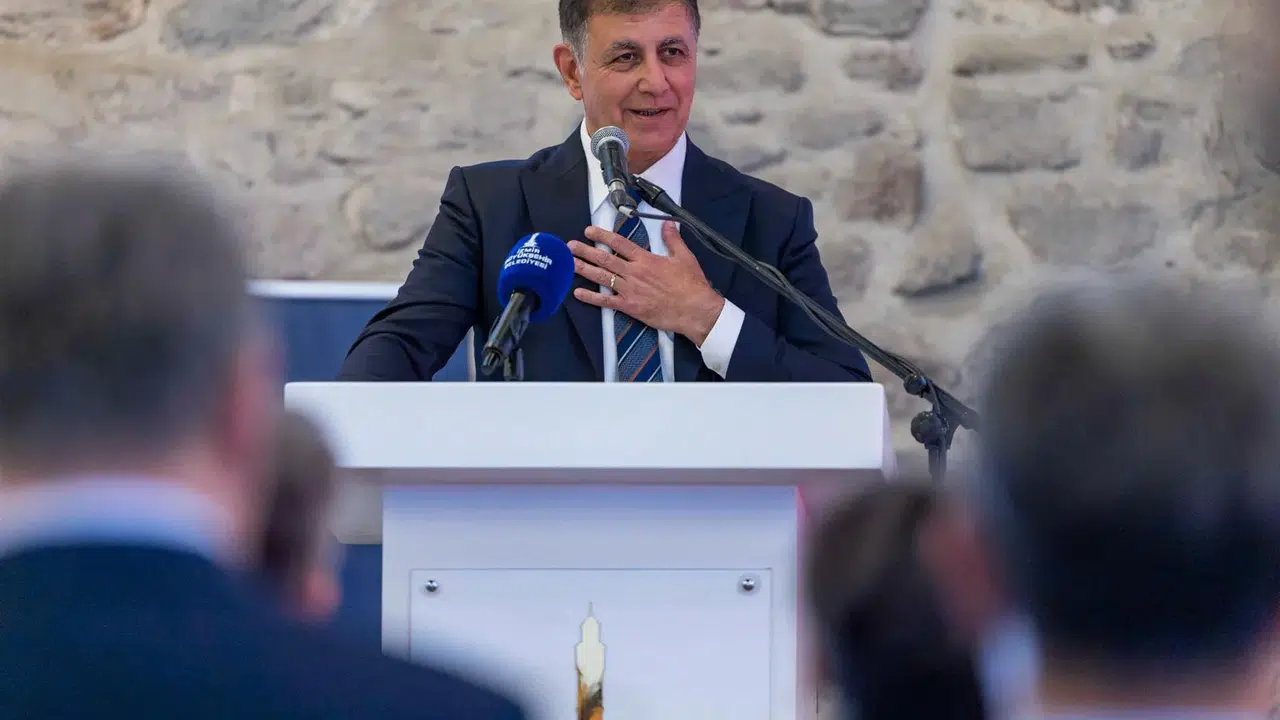 İzmir sahneye çıkıyor
