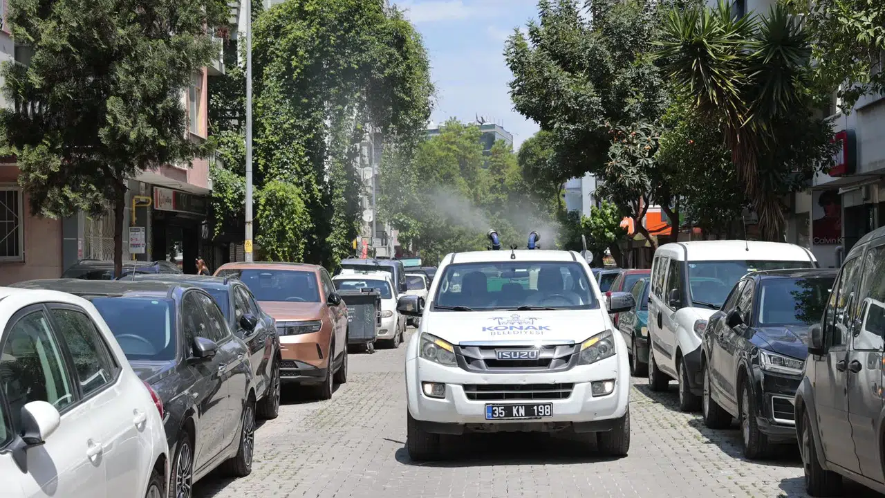 Konak’ta sivrisineklere karşı ilaçlama seferberliği: Ekipler
