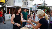 Çeşme’de kadın emeği gece pazarlarında hayat buluyor