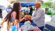 Başkan Lâl Denizli Alaçatı Pazarında esnaf ve vatandaşlarla buluştu