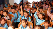Sahneye geri dönüşüm dokunuşu: Minikler Roni ile hem eğlendi hem öğrendi