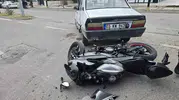 Afyonkarahisar'da okul önünde korkutan kaza: Motosikletli sürücü hastanelik oldu