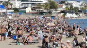 Didim'de takvimler ekimi gösterse de yaz bitmedi: Sahiller doldu taştı