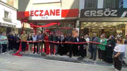 Eczane açılışında yürek burkan veda: Başhekim babasına verdiği sözü tuttu