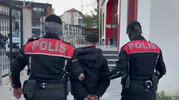 İzmir polisinden firarilere geçit yok: Onlarca yıl hapis cezası olan isimler yakalandı