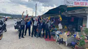 Manisa yolunda sürpriz durak: Polonyalı turistler bağ bozumu heyecanını yerinde yaşadı