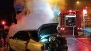 Acıpayam'da korku dolu anlar: Park halindeki otomobil alevlere teslim oldu