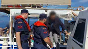 Mavi sularda acil müdahale: Sahil Güvenlik iki vatandaşı hayata bağladı